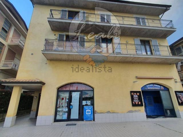 Locale Commerciale in vendita a Marche, Fermo