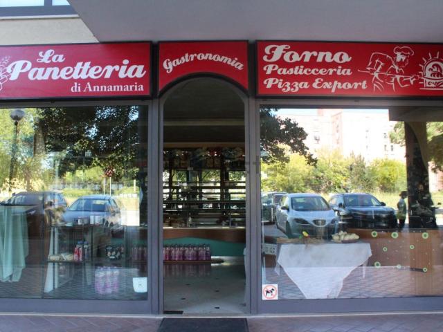 Locale Commerciale in vendita a Ravenna, Reggio Emilia