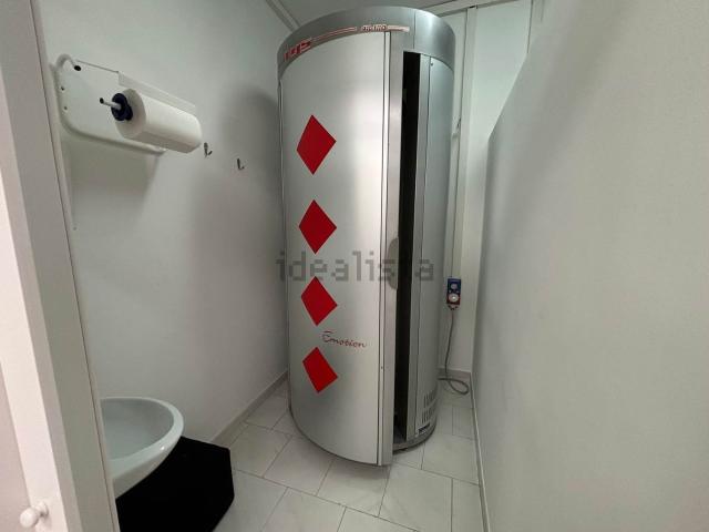 Locale Commerciale in vendita a Mondragone, Campania