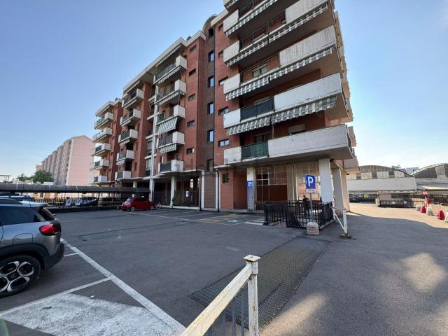 Locale Commerciale in vendita a Mirafiori Sud, Piemonte