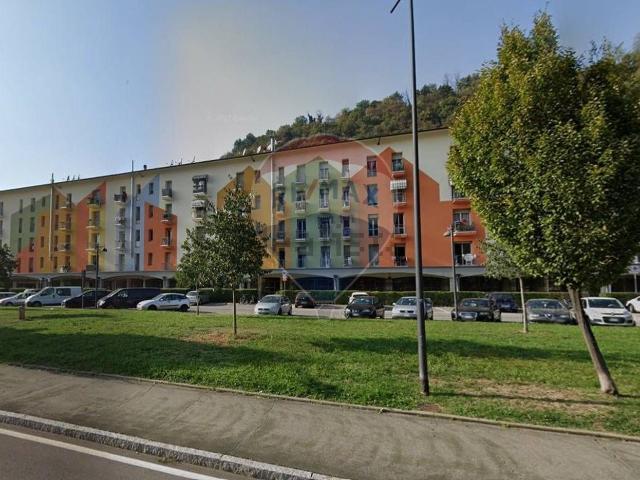 Locale Commerciale in vendita a Trescore Balneario, Lombardia