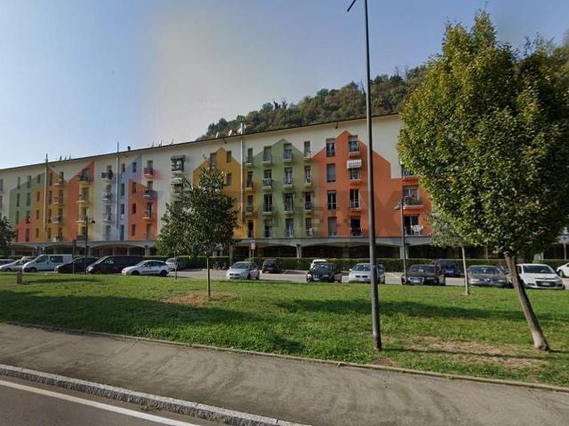 Locale Commerciale in vendita a Trescore Balneario, Lombardia