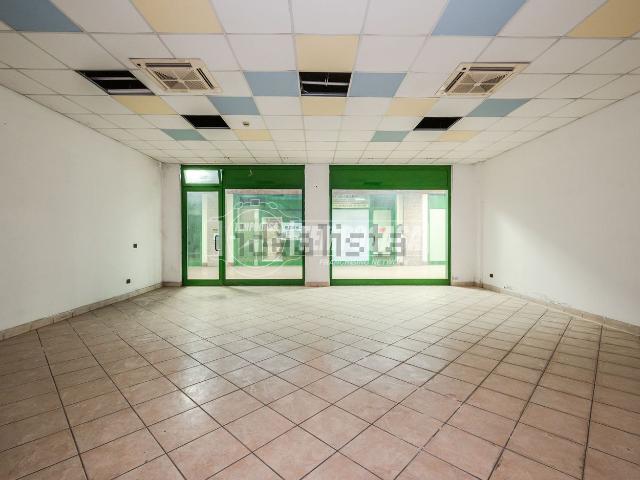 Locale Commerciale in vendita a Urago d'Oglio, Brescia