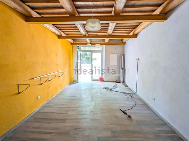 Locale Commerciale in vendita a San Cristoforo, Marche