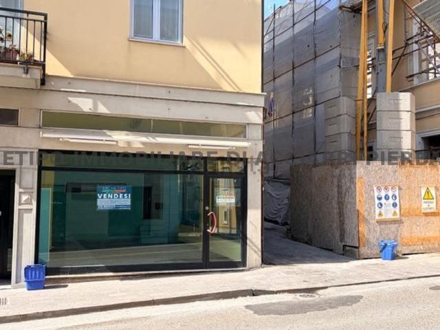 Locale Commerciale in vendita a Marche, Ascoli Piceno
