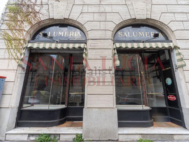 Locale Commerciale in vendita a Municipio 8 di Milano, Milano