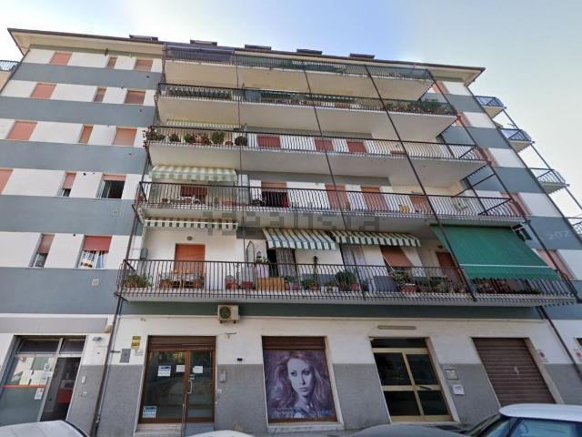 Locale Commerciale in vendita a Marche, Ancona