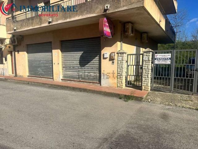 Locale Commerciale in vendita a Calabria, Catanzaro