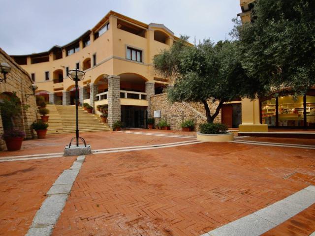 Locale Commerciale in vendita a Alzachèna/Arzachena, Porto Cervo