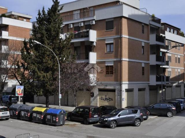 Locale Commerciale in vendita a Puglia, Foggia