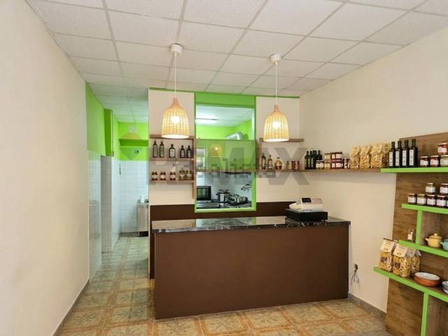 Locale Commerciale in vendita a San Bartolomeo, Marche