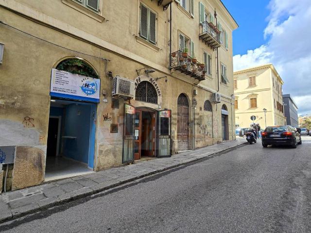 Locale Commerciale in vendita a Cappuccini, Cala Di Volpe