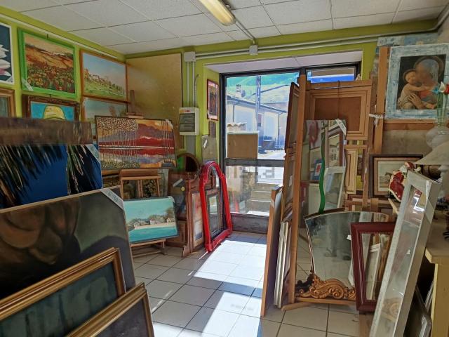 Locale Commerciale in vendita a Comunità Montana della Valle Brembana, Zogno