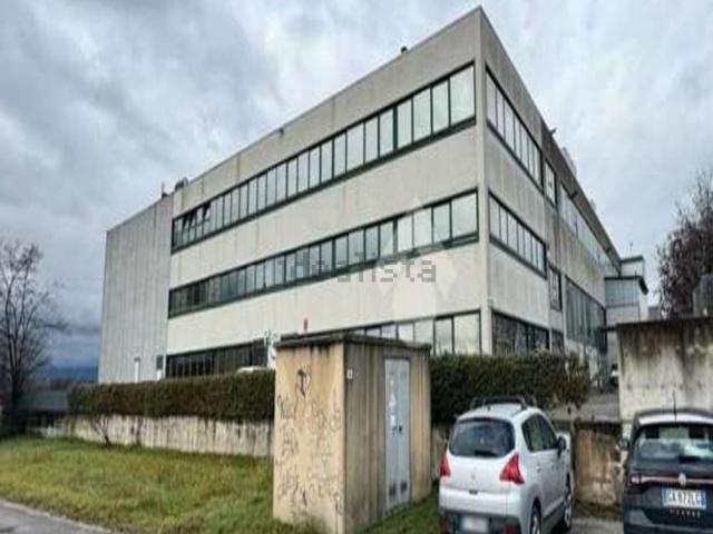 Locale Commerciale in vendita a Dueville, Veneto