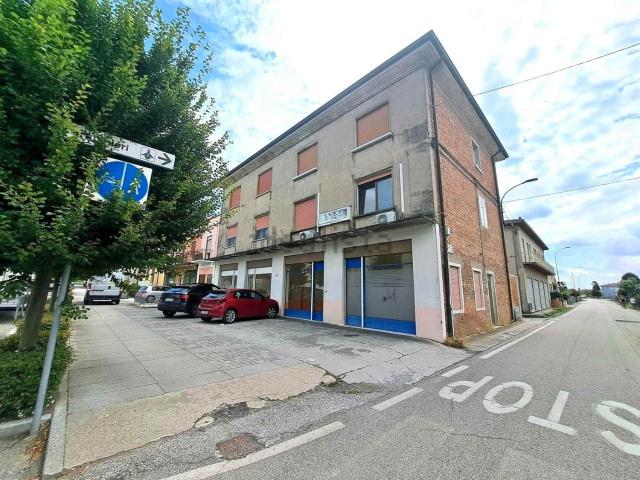 Locale Commerciale in vendita a Castagnaro, Veneto