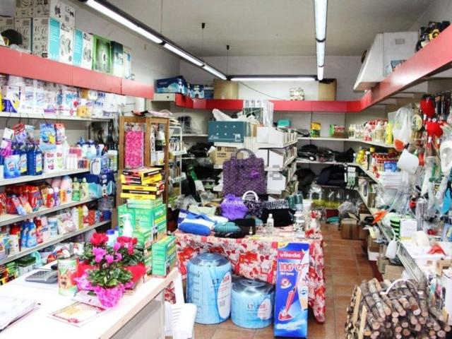 Locale Commerciale in vendita a Orvieto, Umbria
