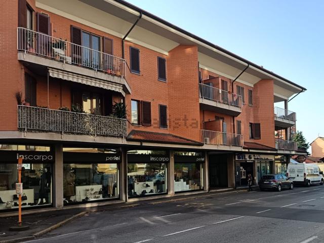 Locale Commerciale in vendita a Agrate Brianza, Lombardia