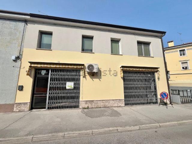 Locale Commerciale in vendita a Monfalcone, Friuli-Venezia Giulia