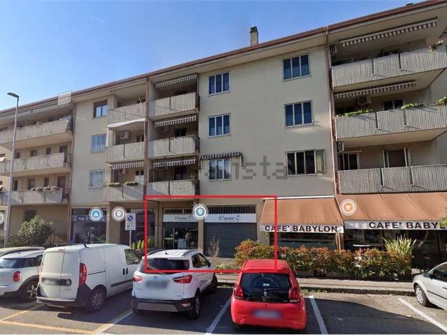 Locale Commerciale in vendita a Ovest, Brenzone