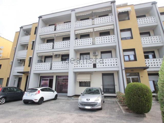 Locale Commerciale in vendita a Porta Milano, Piemonte