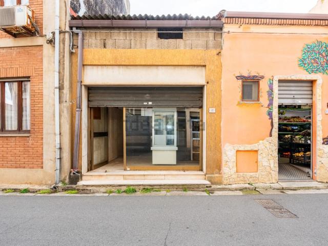 Locale Commerciale in vendita a Deximumannu/Decimomannu, Casteddu/Cagliari