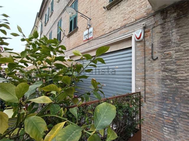 Locale Commerciale in vendita a Unione di comuni Valmarecchia, Santarcangelo Di