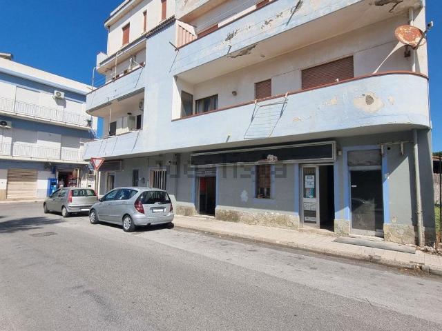 Locale Commerciale in vendita a Barcellona Pozzo Di Gotto, Sicilia