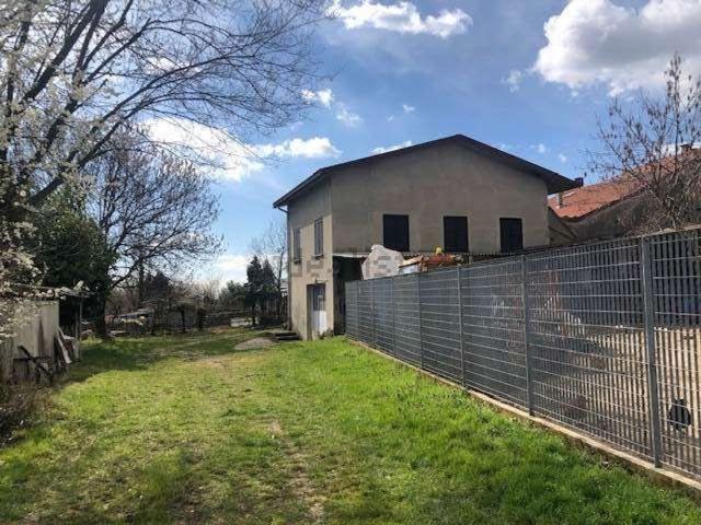 Locale Commerciale in vendita a Vighizzolo, Cantù