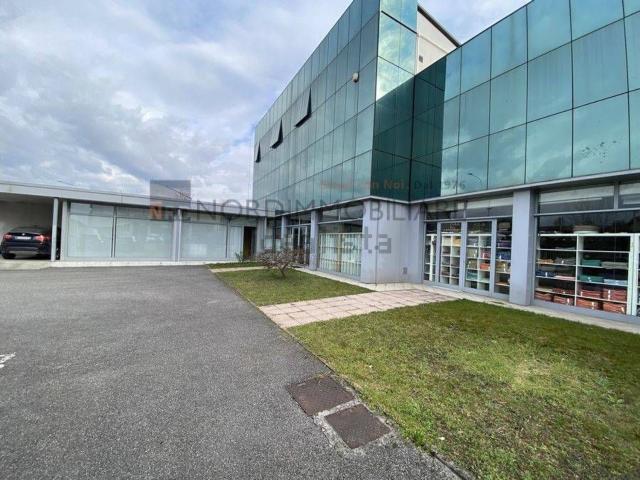 Locale Commerciale in vendita a Zona Ovest, Brescia