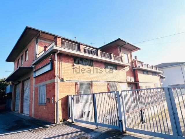 Locale Commerciale in vendita a Gallo, Montecatini Terme