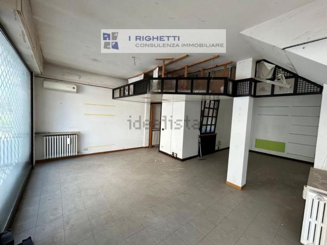 Locale Commerciale in vendita a Ovest, Brenzone