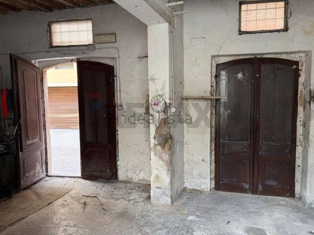 Locale Commerciale in vendita a Borgo, Marche
