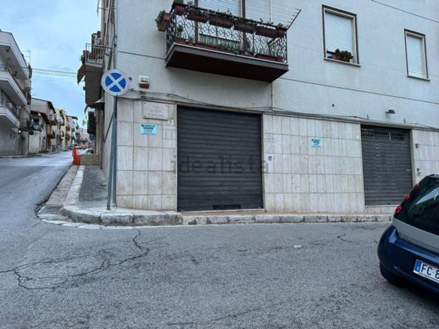Locale Commerciale in vendita a Alcamo, Sicilia