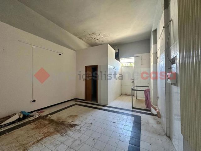 Locale Commerciale in vendita a San Donato, Arezzo