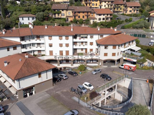 Locale Commerciale in vendita a Lovere, Lombardia