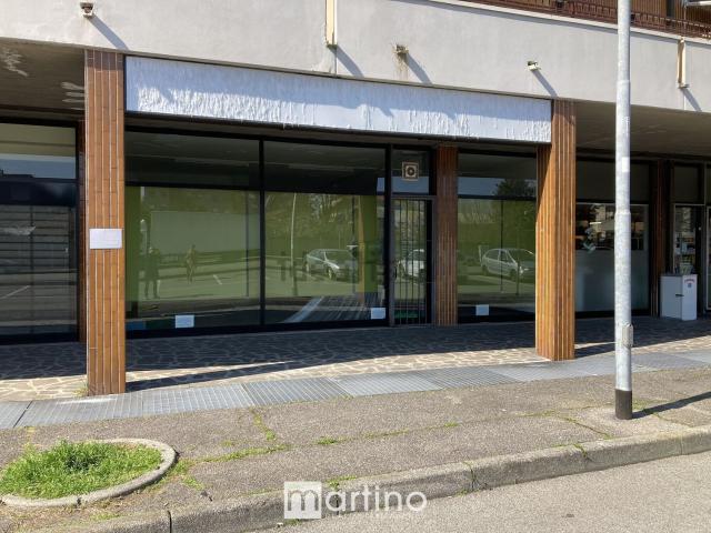 Locale Commerciale in vendita a Nova Milanese, Lombardia