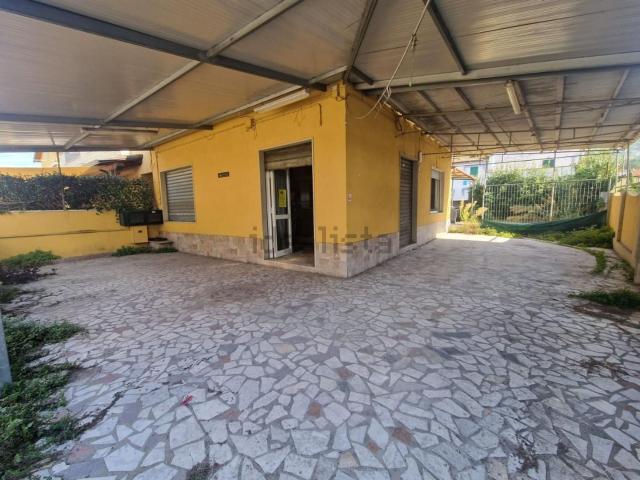 Locale Commerciale in vendita a Carrara, Toscana