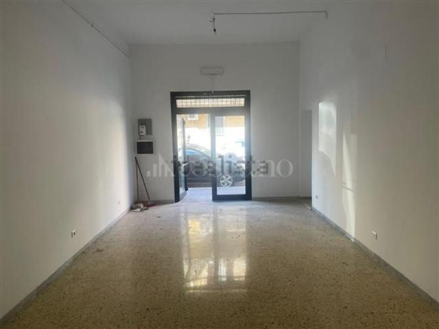 Locale Commerciale in vendita a San Silvestro, Cassino