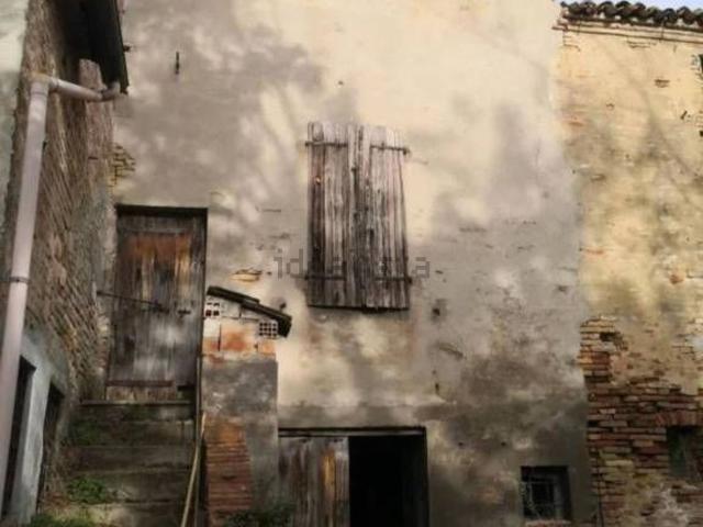 Locale Commerciale in vendita a Terre Roveresche, Marche