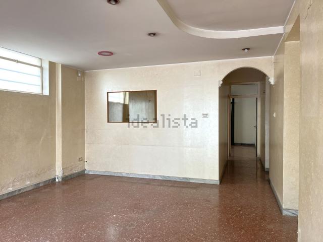 Locale Commerciale in vendita a Porta Maggiore, Marche