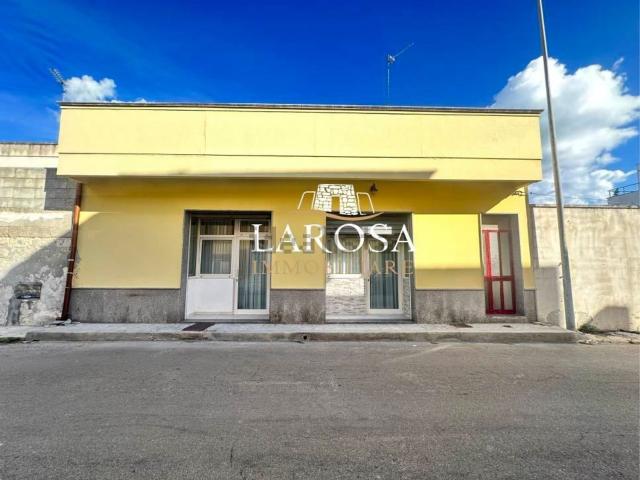 Locale Commerciale in vendita a Puglia, Lecce
