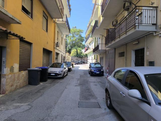 Locale Commerciale in vendita a Tremestieri, Messina