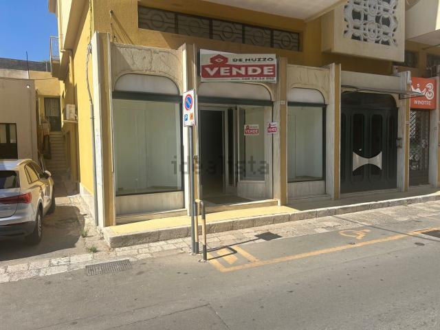 Locale Commerciale in vendita a Casarano, Lecce