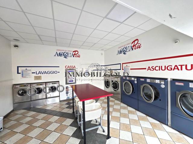 Locale Commerciale in vendita a Abbiategrasso, Lombardia