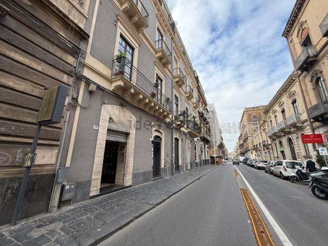 Locale Commerciale in vendita a Borgo-Sanzio, Catania