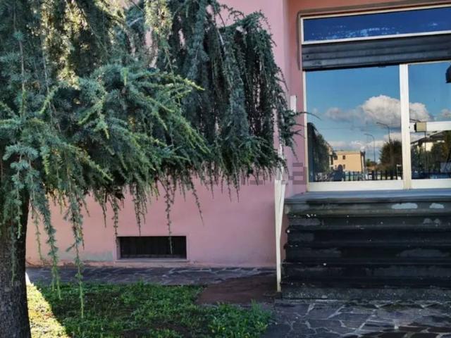 Locale Commerciale in vendita a San Giorgio Piacentino, Piacenza