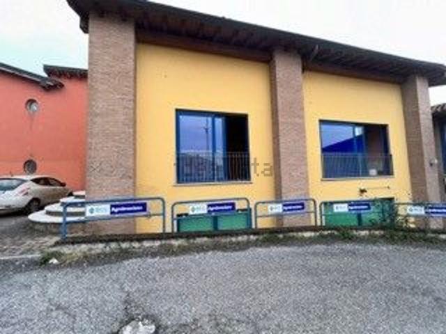 Locale Commerciale in vendita a Zona Est, Brescia