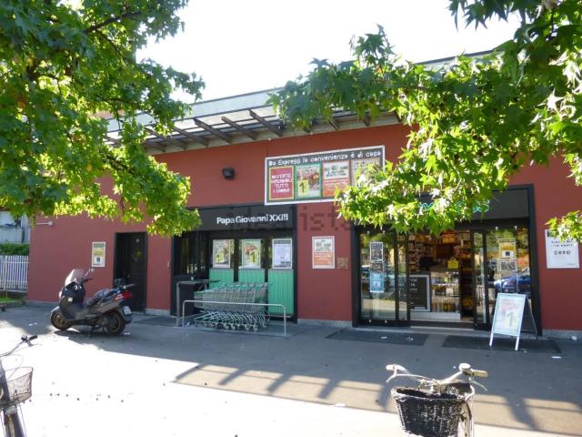 Locale Commerciale in vendita a Pero