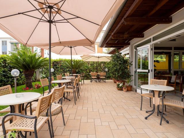 Locale Commerciale in vendita a Terracina, Latina
