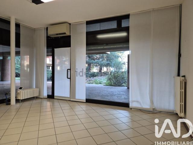 Locale Commerciale in vendita a Ospiate, Bollate